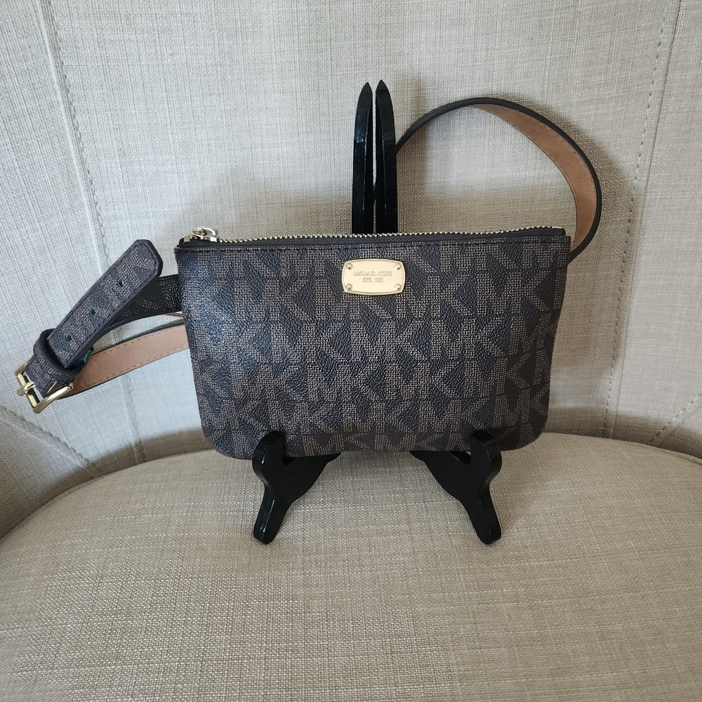 Micheal Kors Signature Logo Belt Bag